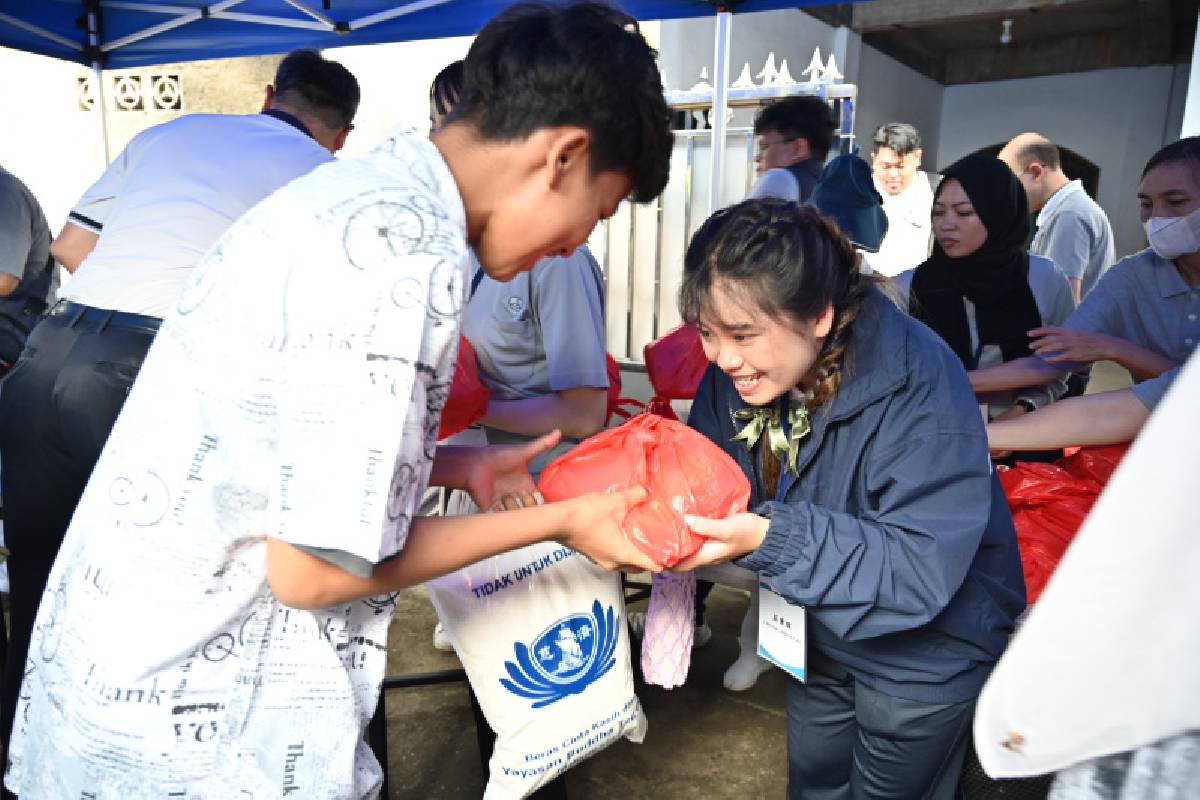 Mahasiswa Tzu Chi University Melihat Langsung Kisah Bahagia Warga Rusun Barokah