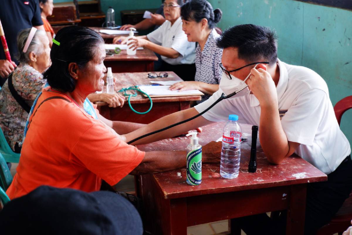Layanan Kesehatan dan Pengobatan Gratis di Dusun Pakan, Mempawah Hulu