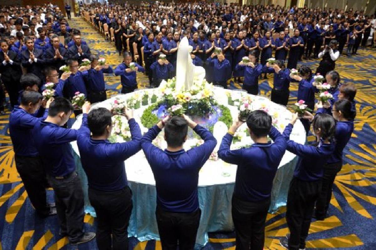 Waisak Tzu Chi 2018: Rasa Syukur dan Ketulusan Berdoa yang Memancarkan Keagungan