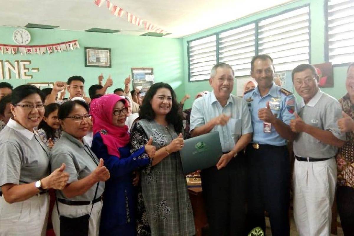 Laptop untuk SMP Angkasa Lanud Padang