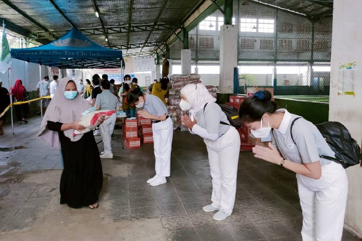 Paket Bantuan untuk 1.300 Warga Rawa Lumpang 