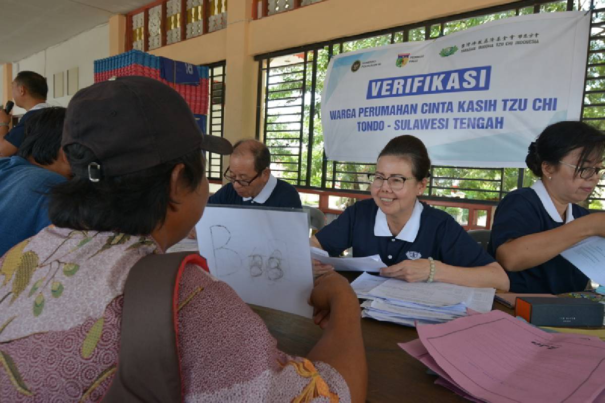 Verifikasi Calon Warga Perumahan Cinta Kasih Tzu Chi di Palu