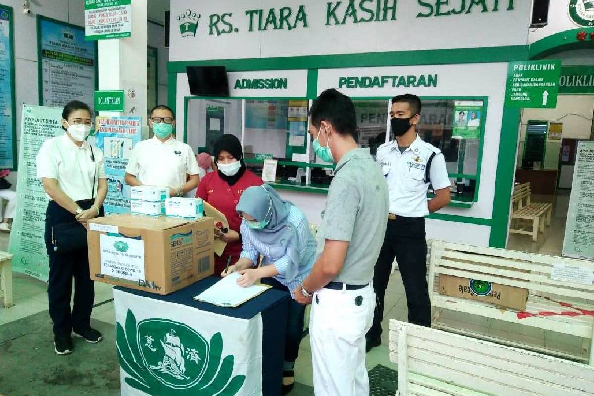 Bantuan APD untuk Tim Medis Pematang Siantar