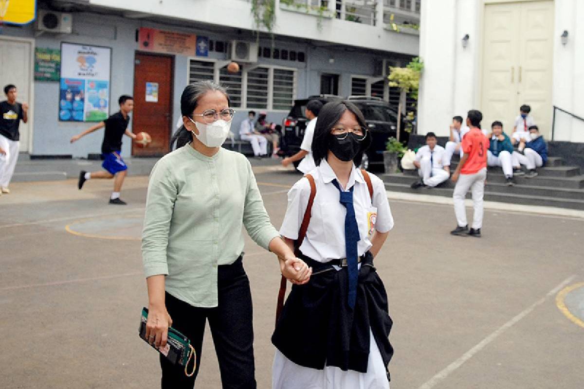 Semangat Menempa Pendidikan Walau Kurang Pendengaran