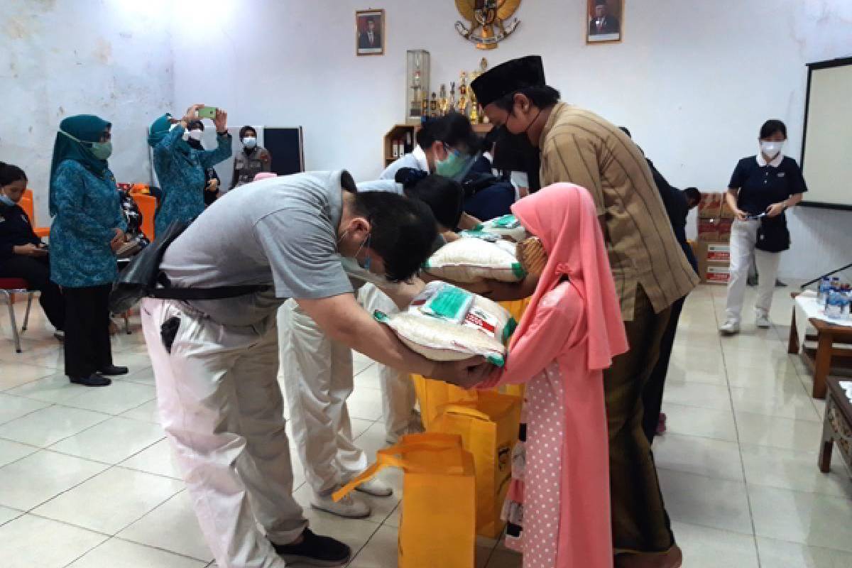 Lima Ratus Paket Beras untuk Wilayah Pademangan, Jakarta Utara