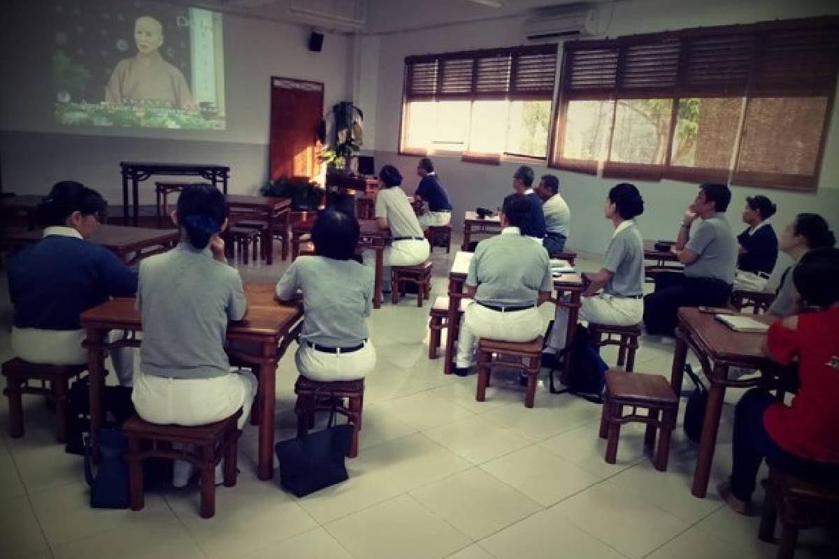 Harumnya Dharma di Pagi Hari