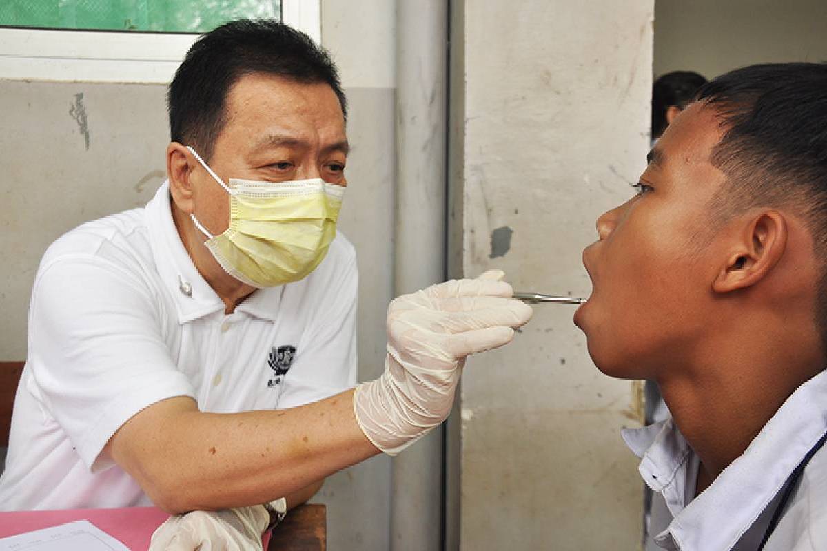 Baksos Kesehatan Umum dan Gigi di Ponpes Nurul Iman