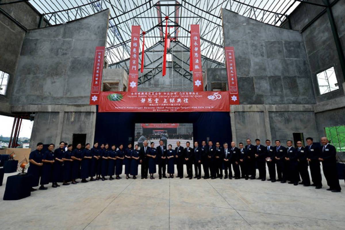 Topping Of Aula Jing Si Batam: Menuju Rumah Baru