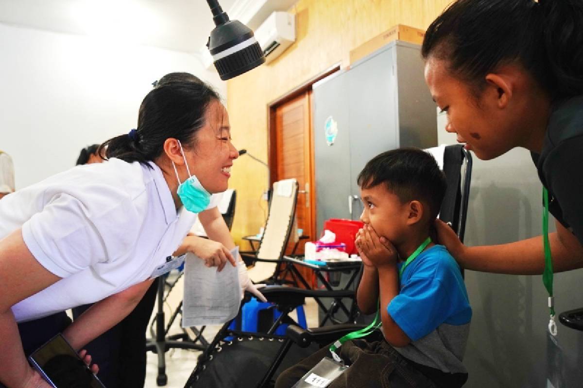 Menjaga  Kesehatan Gan En Hu dan Anak Asuh Tzu Chi