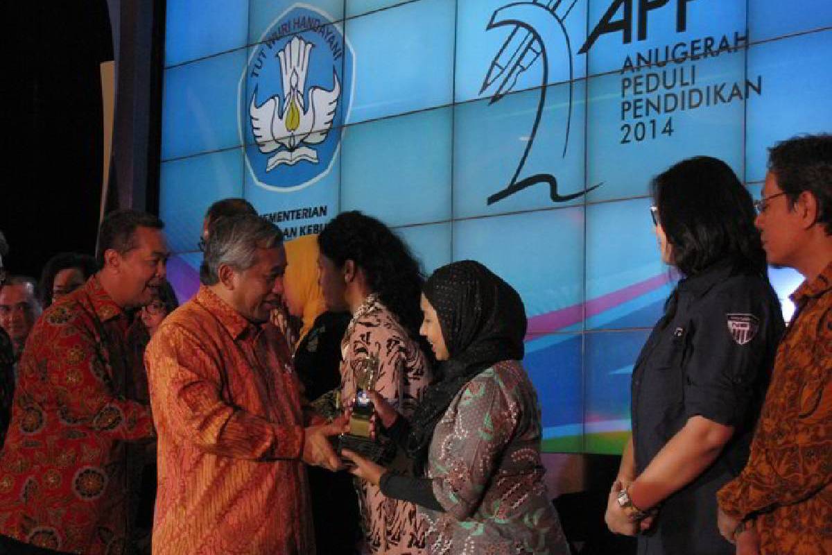 Anugerah Peduli Pendidikan 2014 untuk Rumah Dongeng DAAI TV