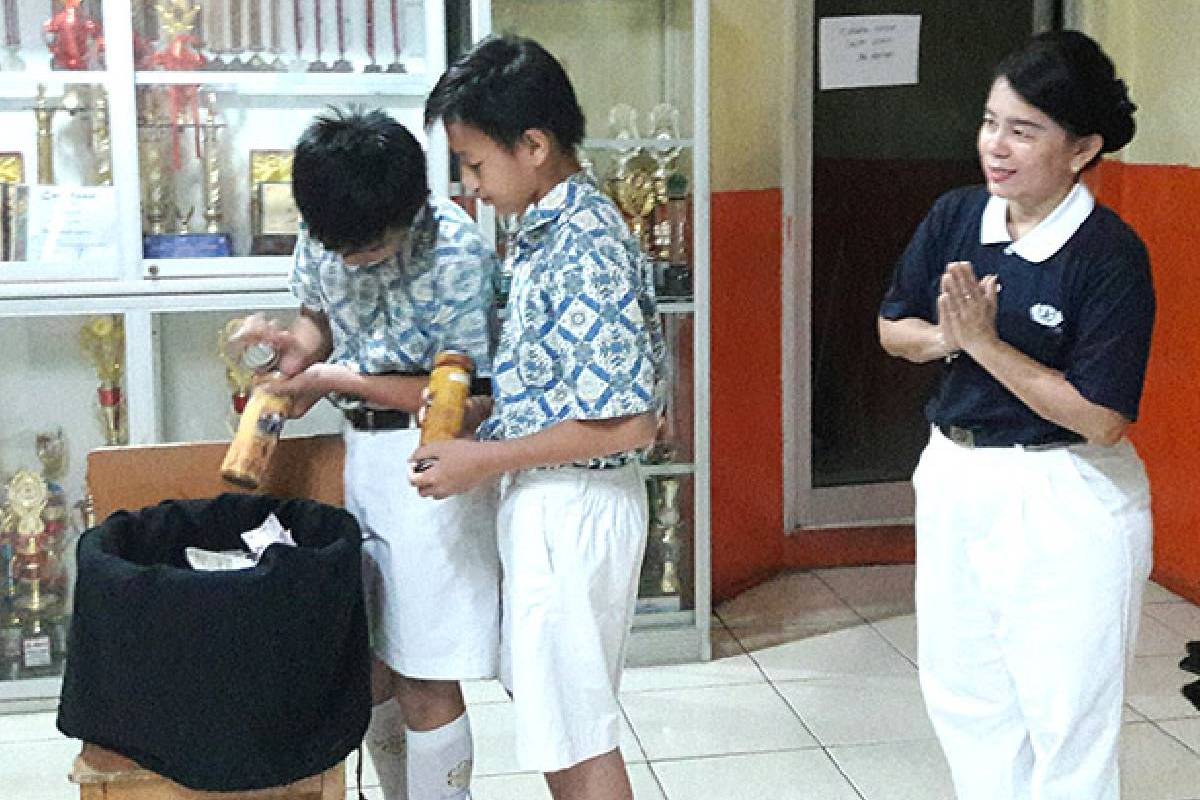 Menyebarkan Semangat Bersumbangsih di Sekolah Budi Agung