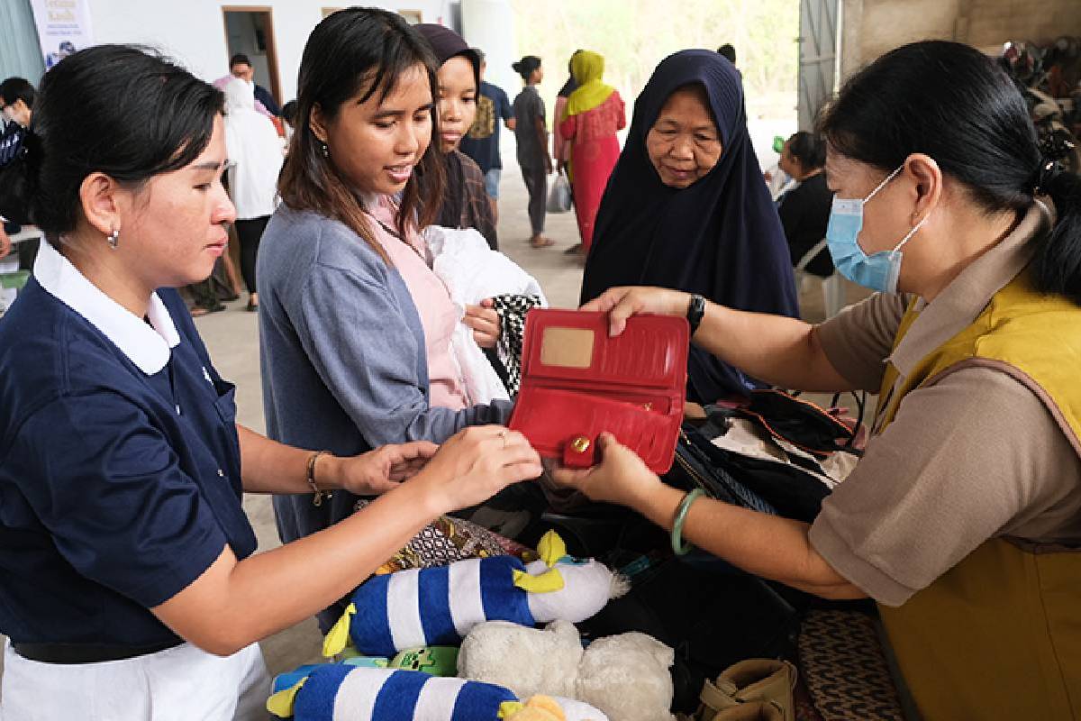 Mengajak Masyarakat Berdonasi Lewat Bazar Amal