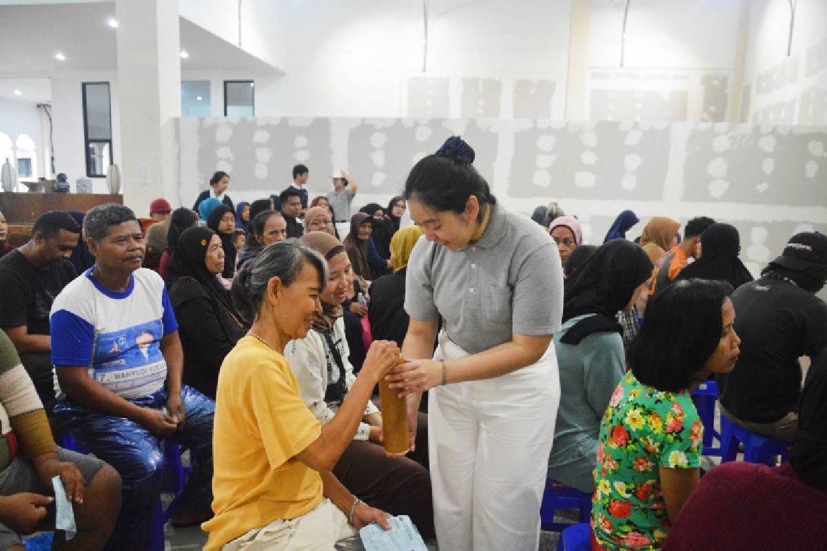 Di Tengah Hujan, Cinta Kasih Tetap Mengalir