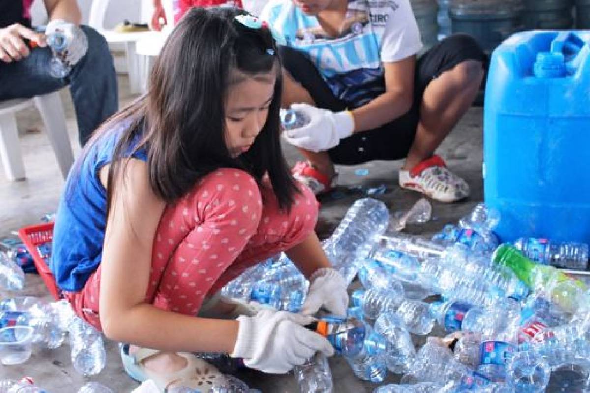 Menggunakan Kedua Tangan untuk Melestarikan Lingkungan