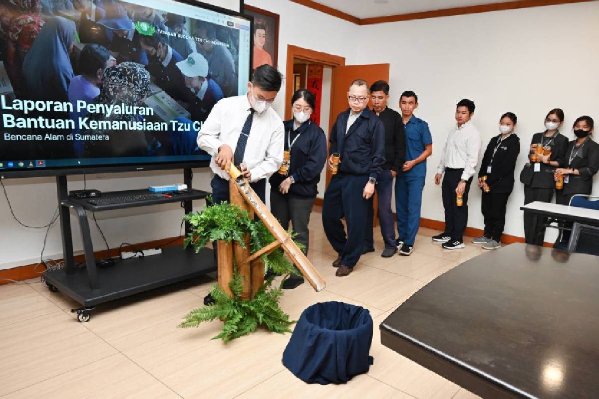 Penuangan Celengan Bambu untuk Korban Banjir Sumatera