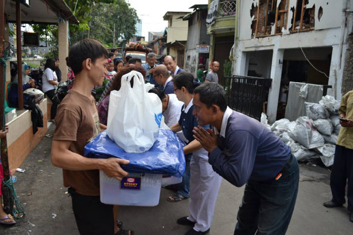 Bantuan Bagi Korban Kebakaran di Taman Sari