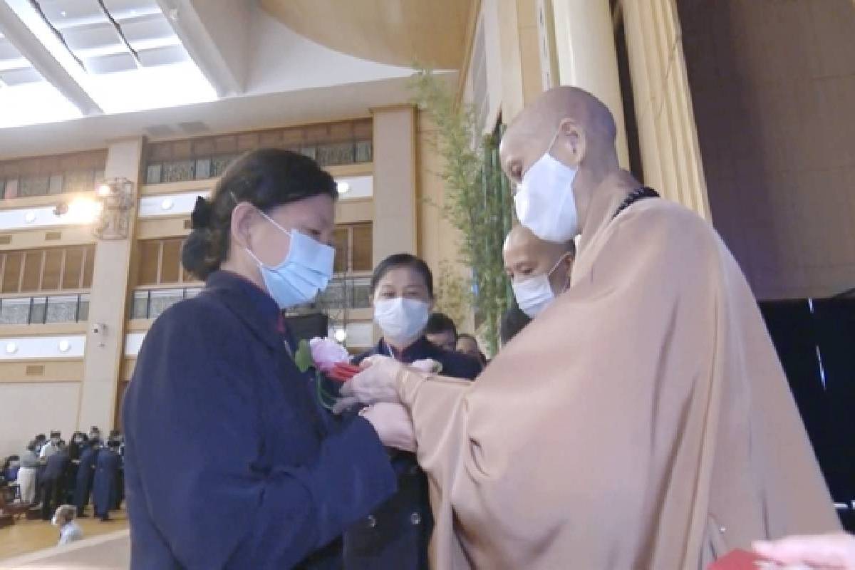 Ceramah Master Cheng Yen: Menyatu dengan Hati Buddha dan Mengemban Tekad yang Sama