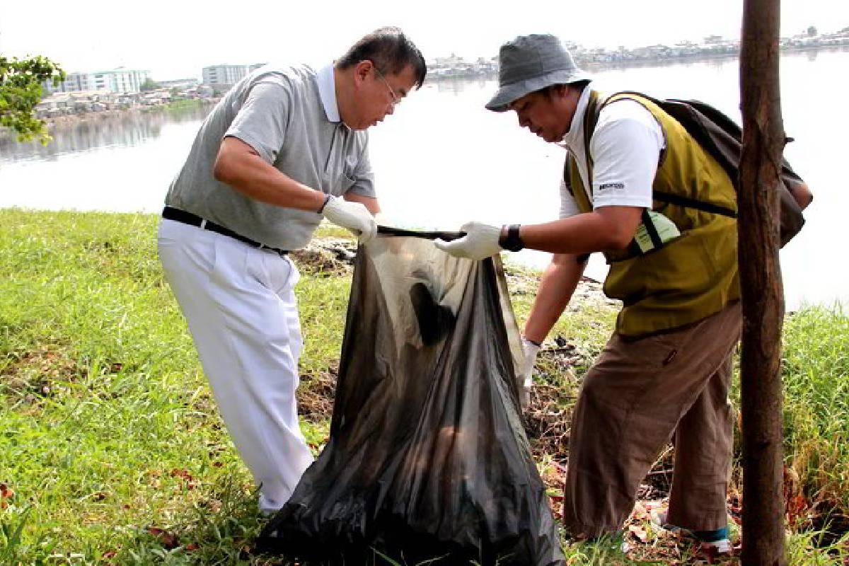 Semangat Pelestarian Lingkungan di Clean-Up Day Waduk Pluit 