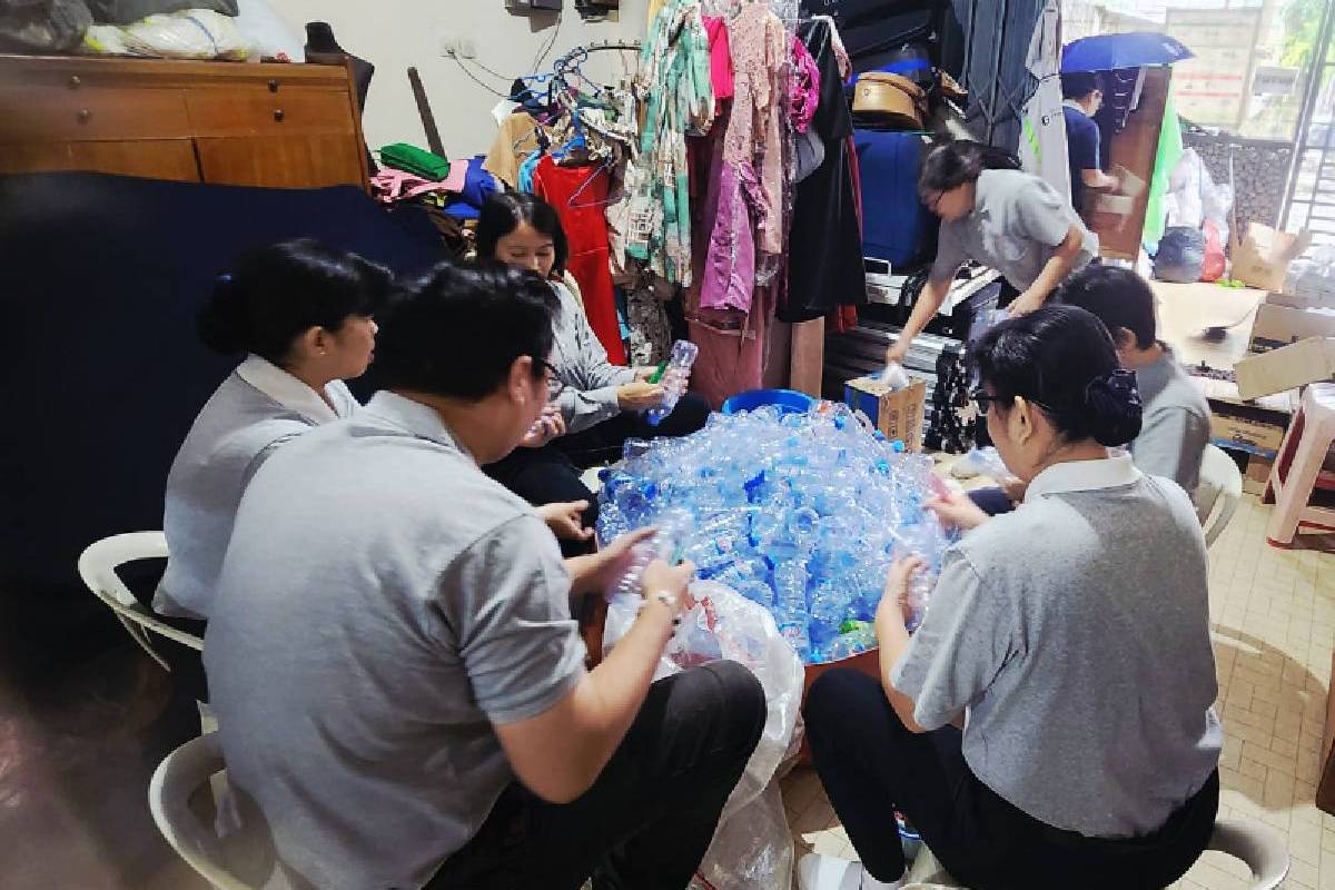 Relawan Xie Li Pajajaran Bogor Belajar Merawat Bumi dengan Hati