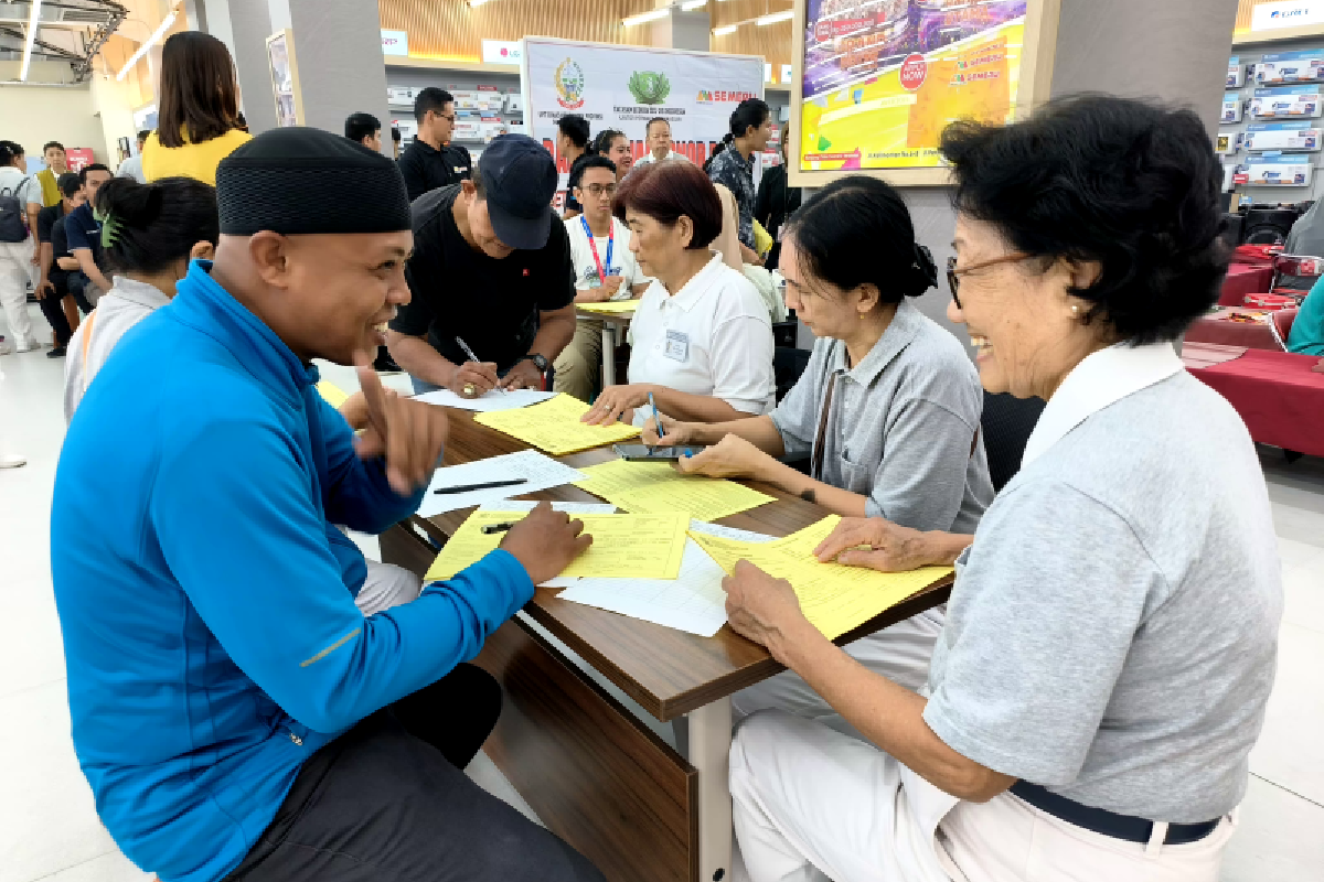 Antusias Masyarakat Makassar Warnai Donor Darah Tzu Chi dan Toko Semeru