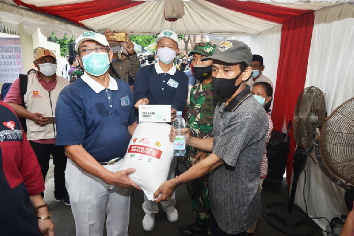 Satu Juta Paket Beras dan Masker Mulai Dibagikan