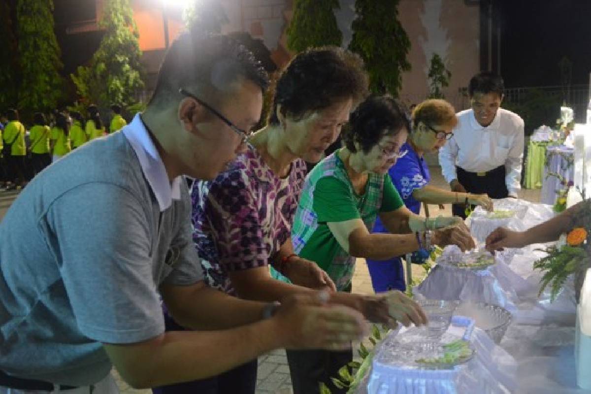 Mengingat Budi Luhur Buddha, Orang Tua, dan Semua Makhluk