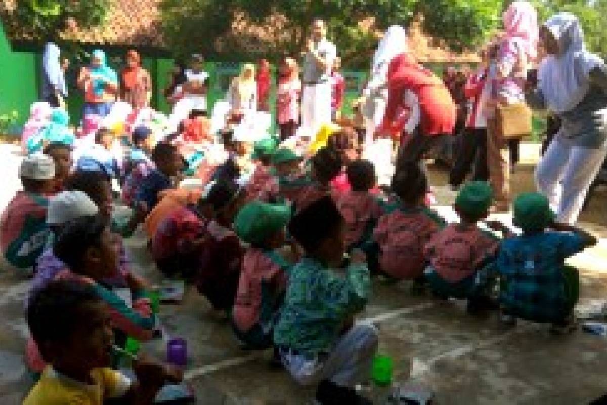 Menjaga Kesehatan Gigi Bersama Relawan Tzu Chi di Tulang Bawang