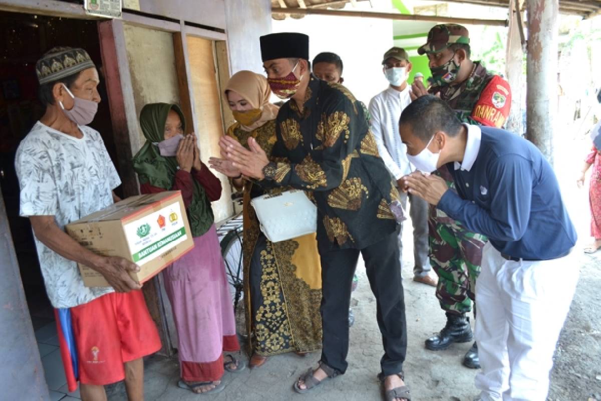 Sembako untuk Warga Kiara Payung, Tangerang