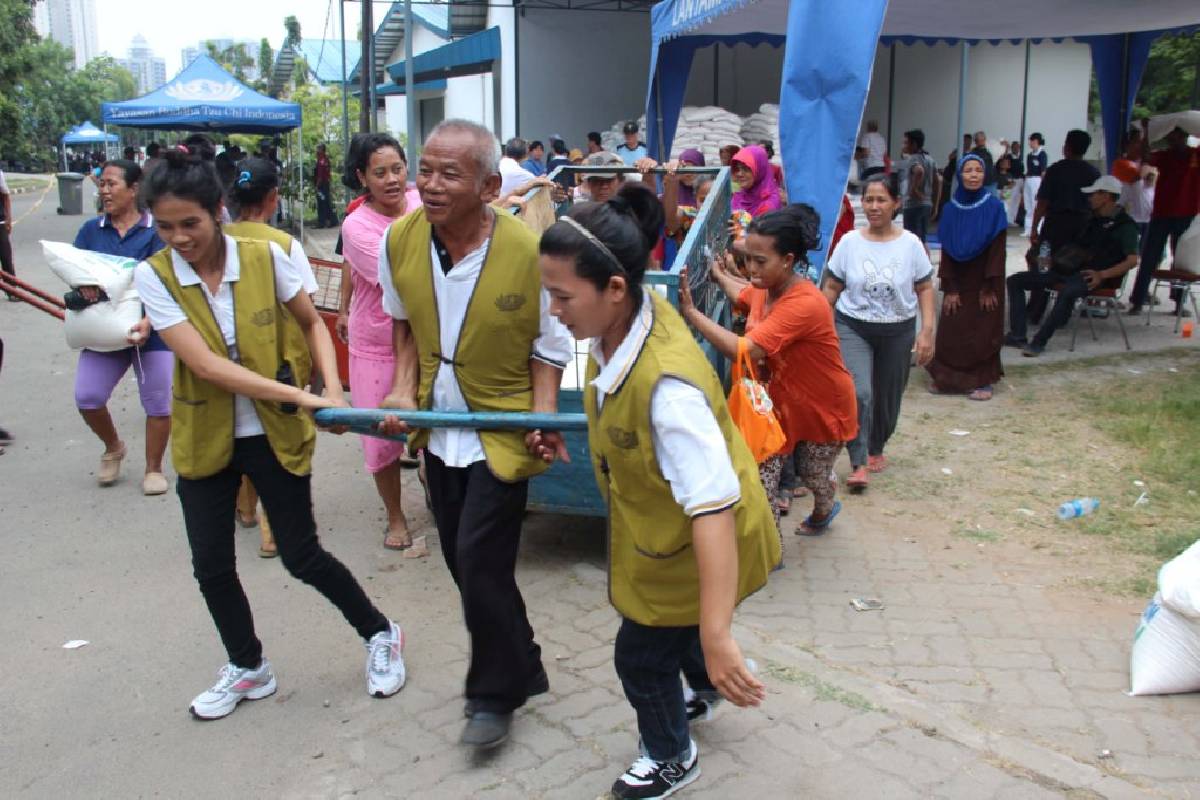 Bersama Menebarkan Cinta Kasih Melalui Tzu Chi