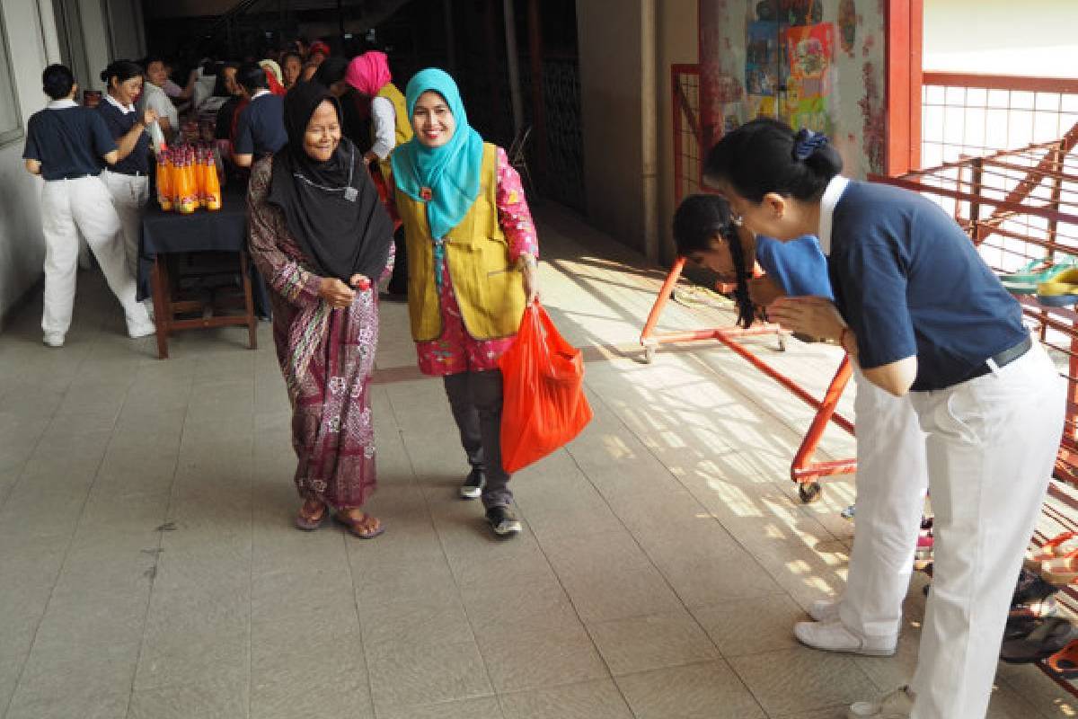 Paket Lebaran: Bantuan Sembako Menyambut Hari Nan Fitri