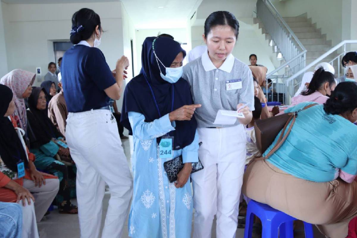 Merawat Kesehatan dan Menjalin Kedekatan Dengan Warga Cikarang 
