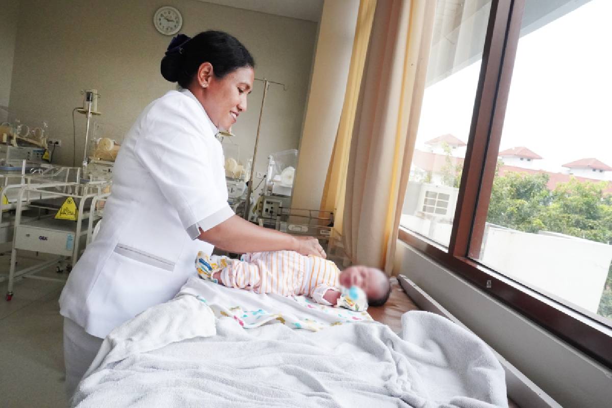 Menjadi Perawat, Menjadi Pelita, Kisah Suster Relly dari RSCK
