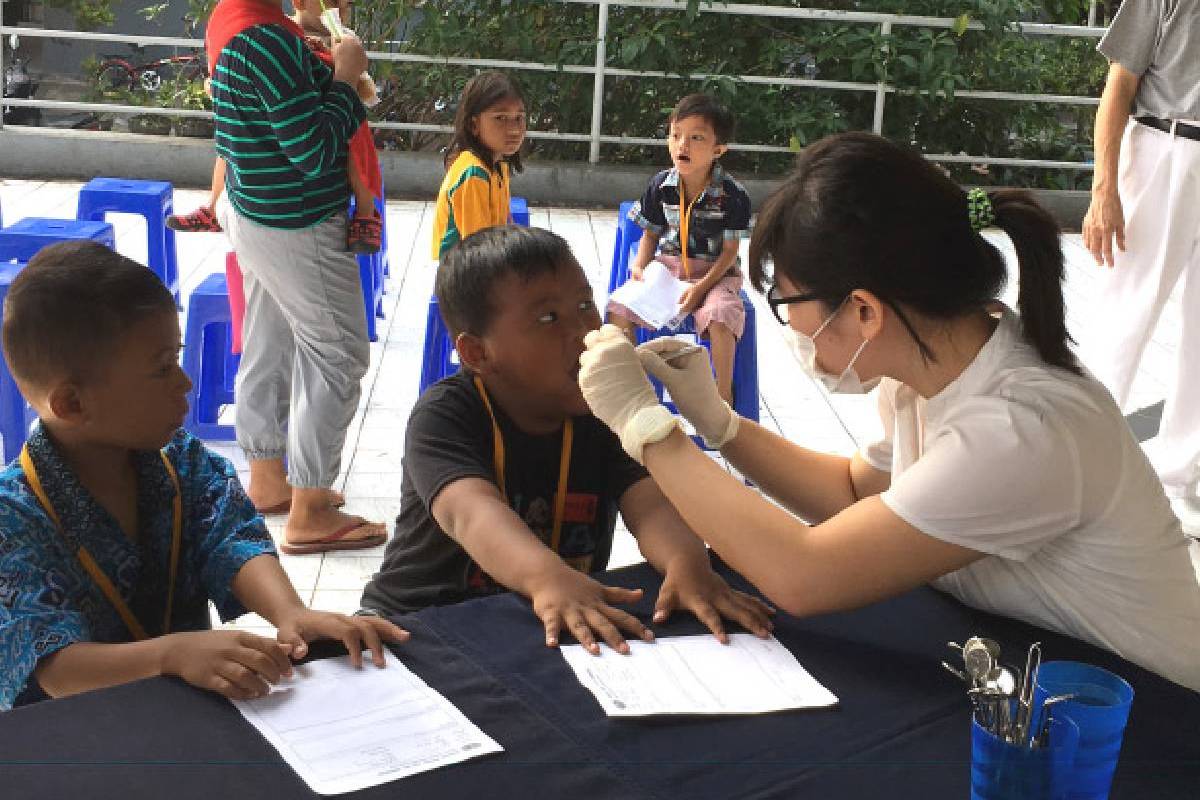 Merawat Gigi Anak-anak Rusun Muara Angke