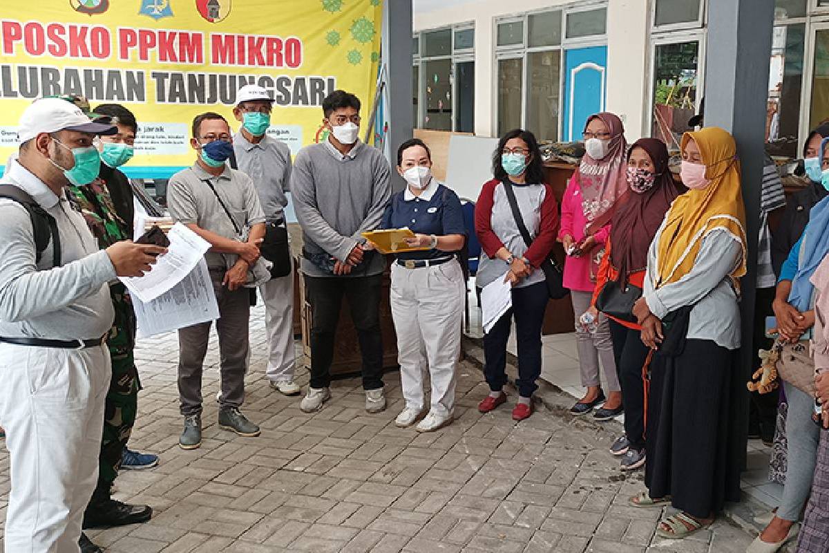 Tzu Chi Surabaya Bagikan 225 Paket Beras Di Tanjung Sari dan Sukomanunggal