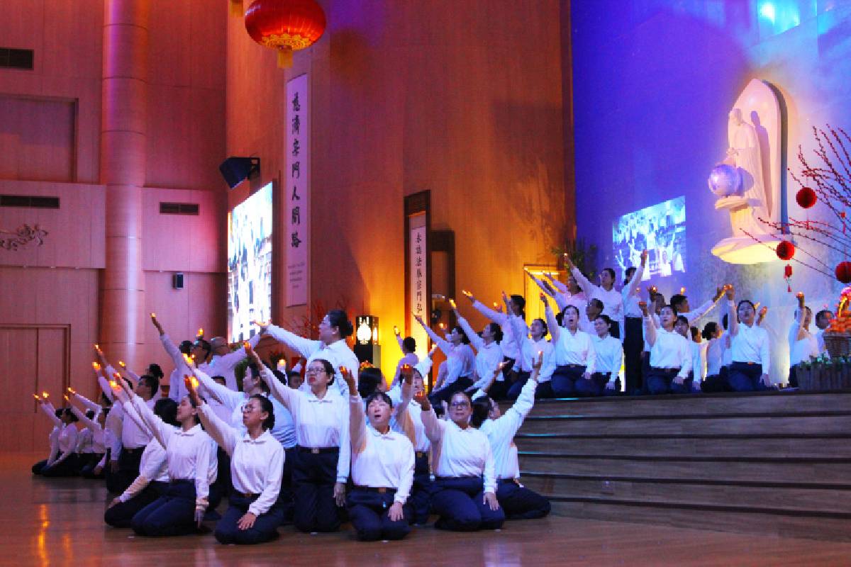 Kebajikan yang Terus Mengalir di Pemberkahan Akhir Tahun Tzu Chi Batam