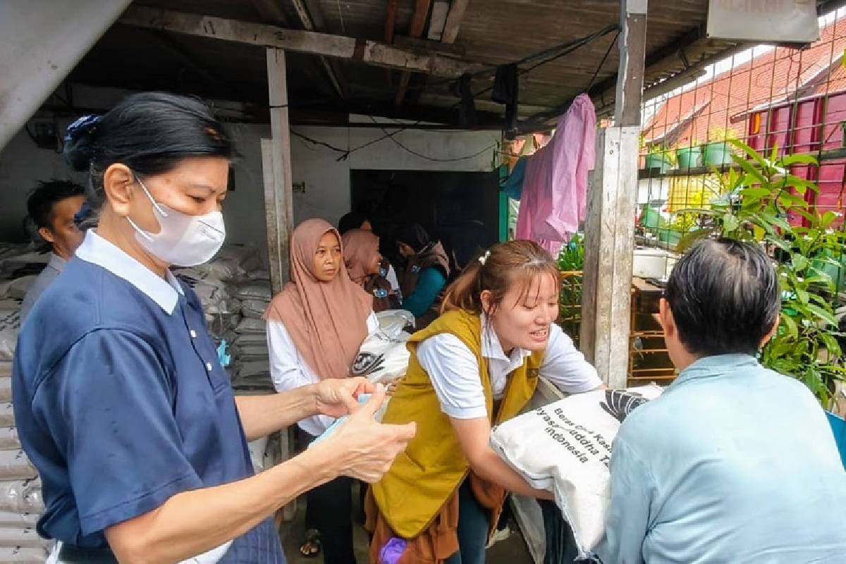 Wujudkan Kepedulian, 571 Paket Cinta Kasih Menyapa Warga Penjaringan