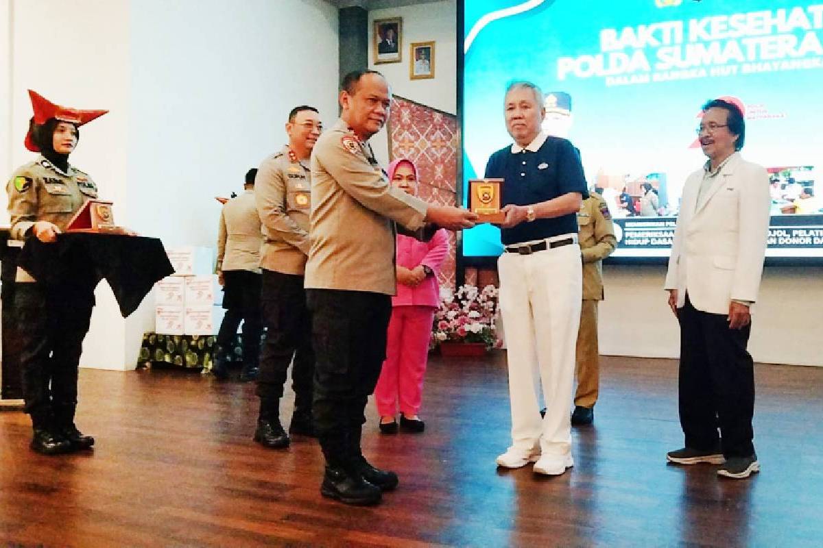 Sambut HUT Bhayangkara ke-79, Polda Sumbar dan Tzu Chi Padang Adakan Bakti Sosial 
