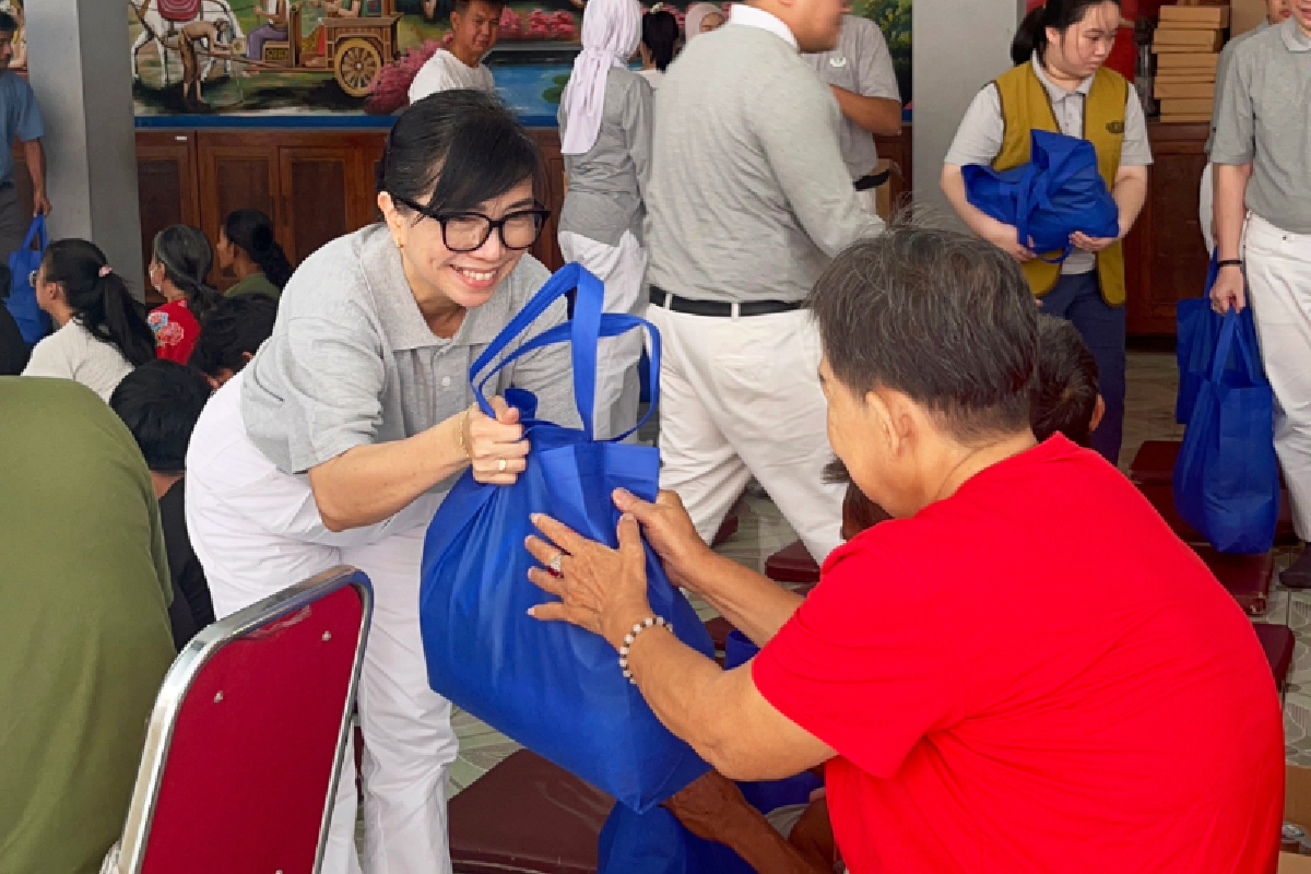 Paket Sembako untuk Warga Rawa Kucing