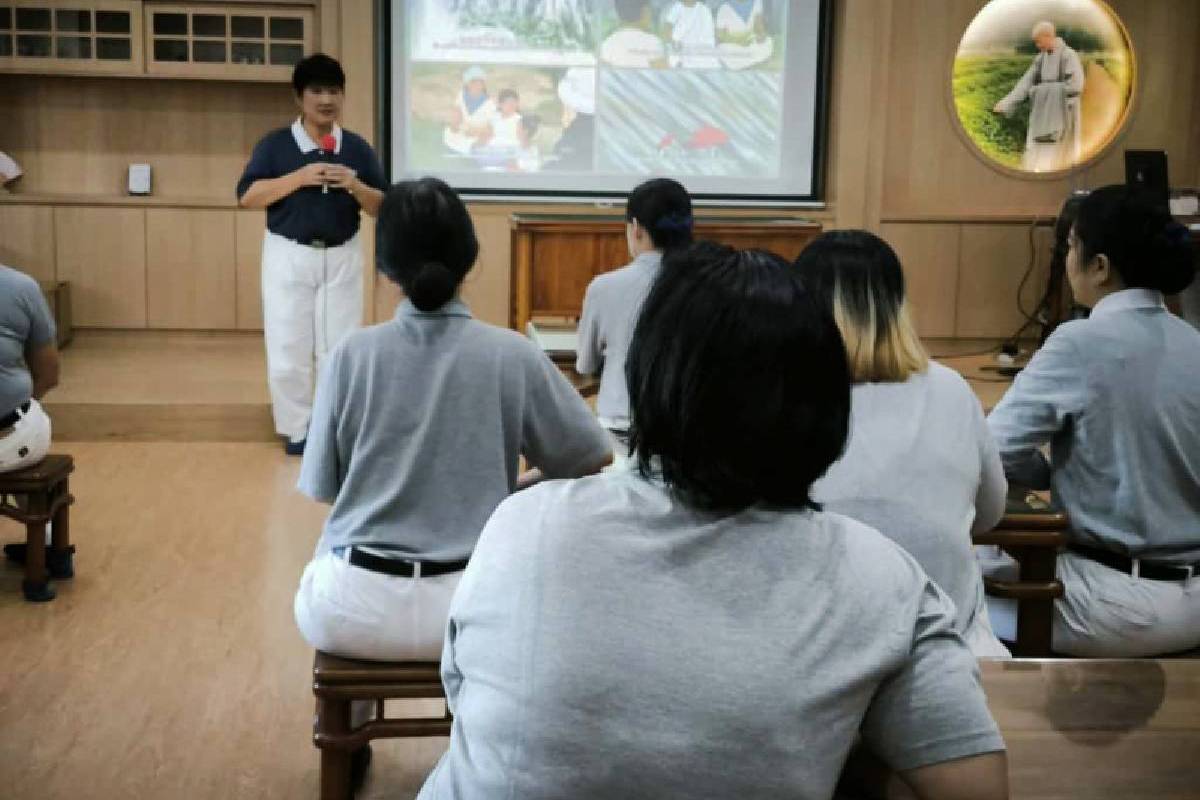 Cermin Kasih dan Bakti Seorang Anak