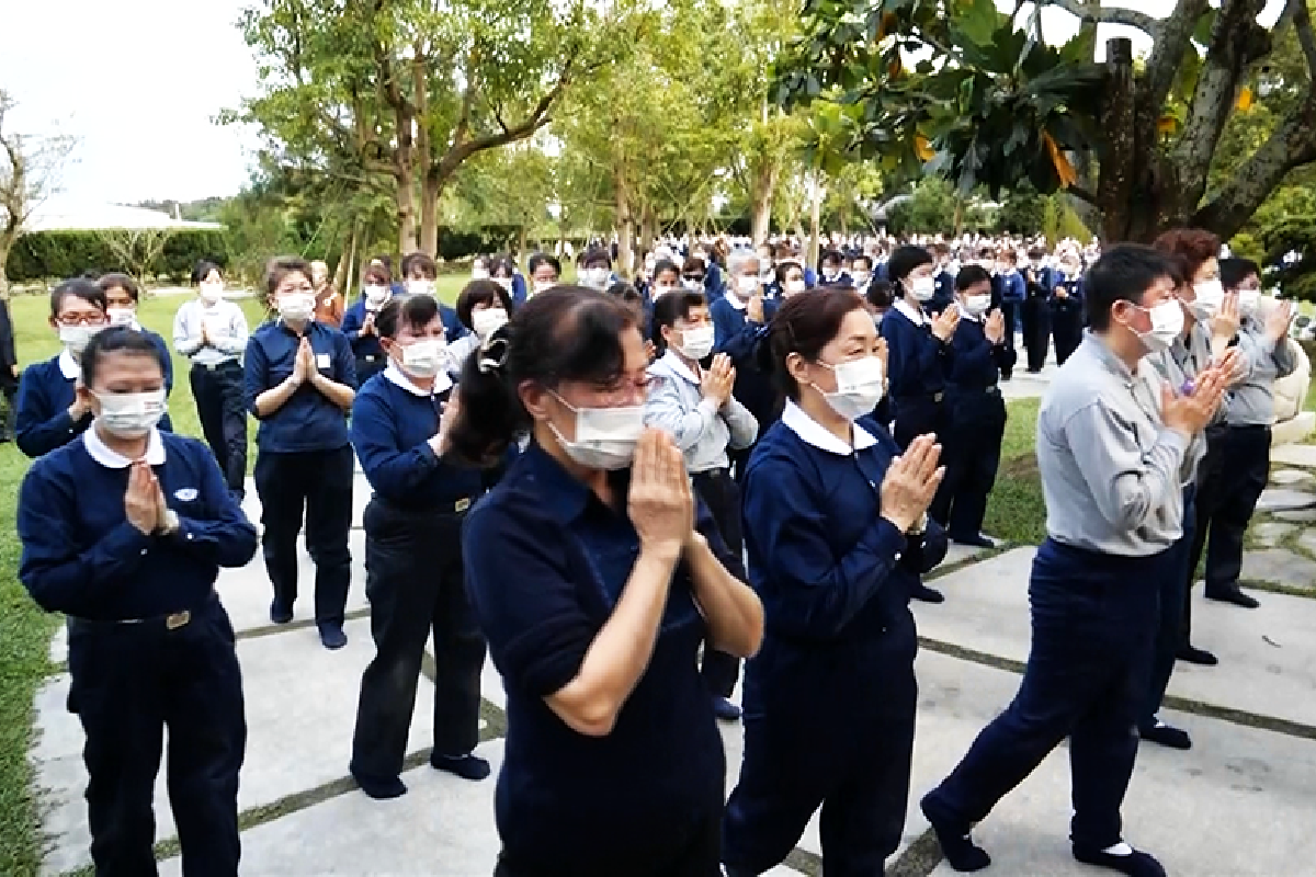 Ceramah Master Cheng Yen: Melangkah Mantap dengan Hati Buddha dan Tekad Guru   
