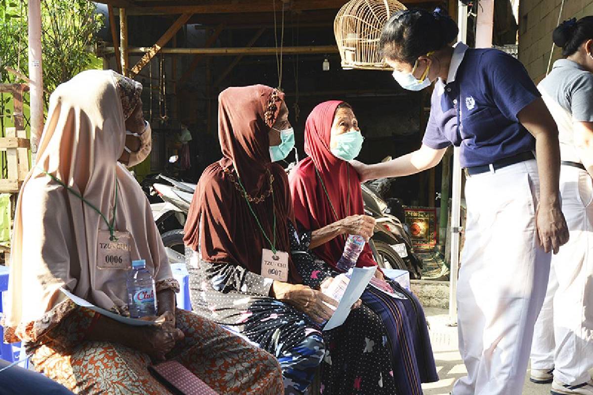 Peduli Kesehatan Lansia di Kamal Muara