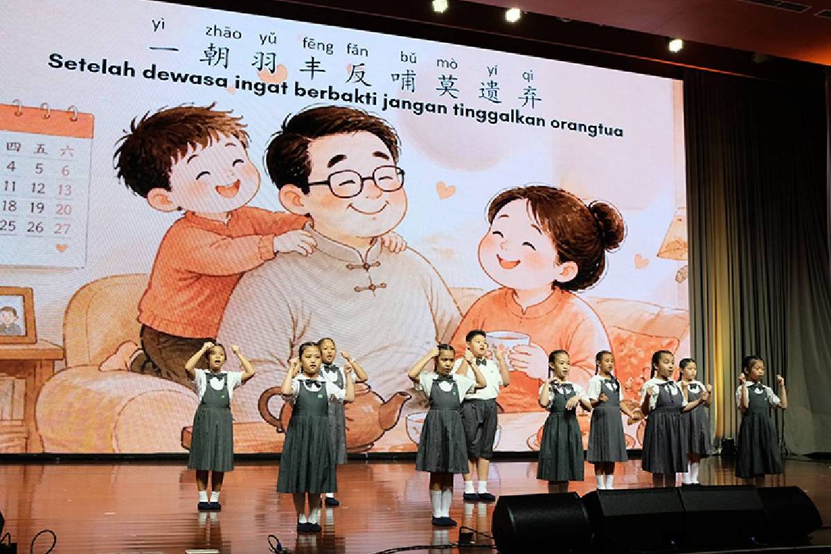 Bulan Tujuh Penuh Berkah 2026: Sebelum Waktu Berlalu Berbaktilah kepada Orang Tua 