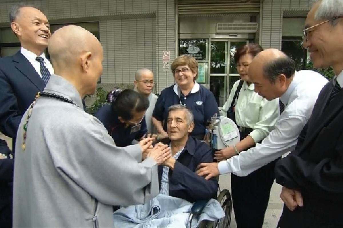 Ceramah Master Cheng Yen: Dokter Humanis Menyebarkan Cinta Kasih
