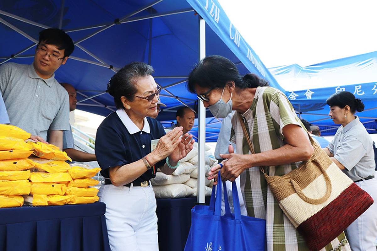 Berbagi Kebahagiaan dengan Bantuan Paket Sembako 