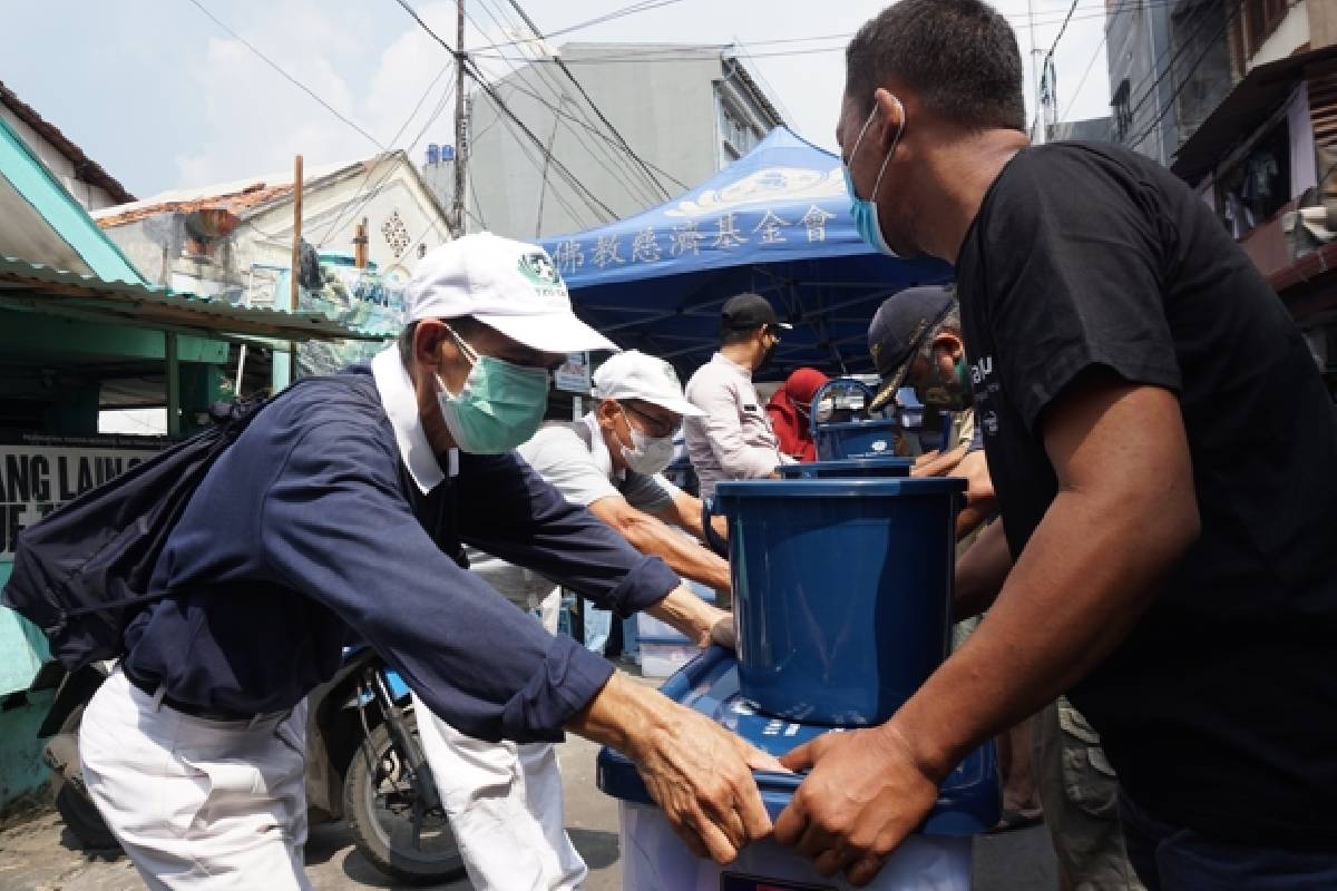 Mendapat Bantuan dari Tzu Chi, Korban Kebakaran di Taman Sari Merasa Diperhatikan