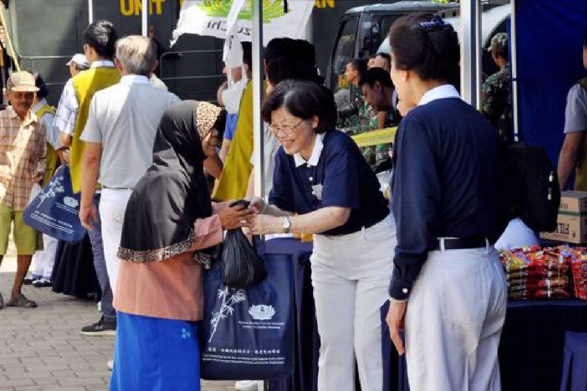 Paket Sembako Cinta Kasih Tzu Chi Bagi Warga Baleendah