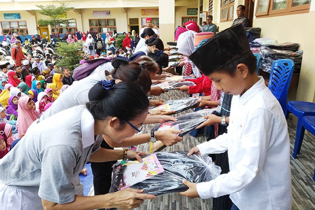 Pembagian Peralatan Sekolah Tzu Chi Palembang