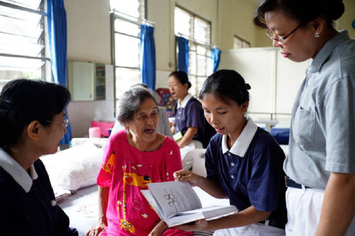 Kunjungan Kasih Untuk Opa dan Oma