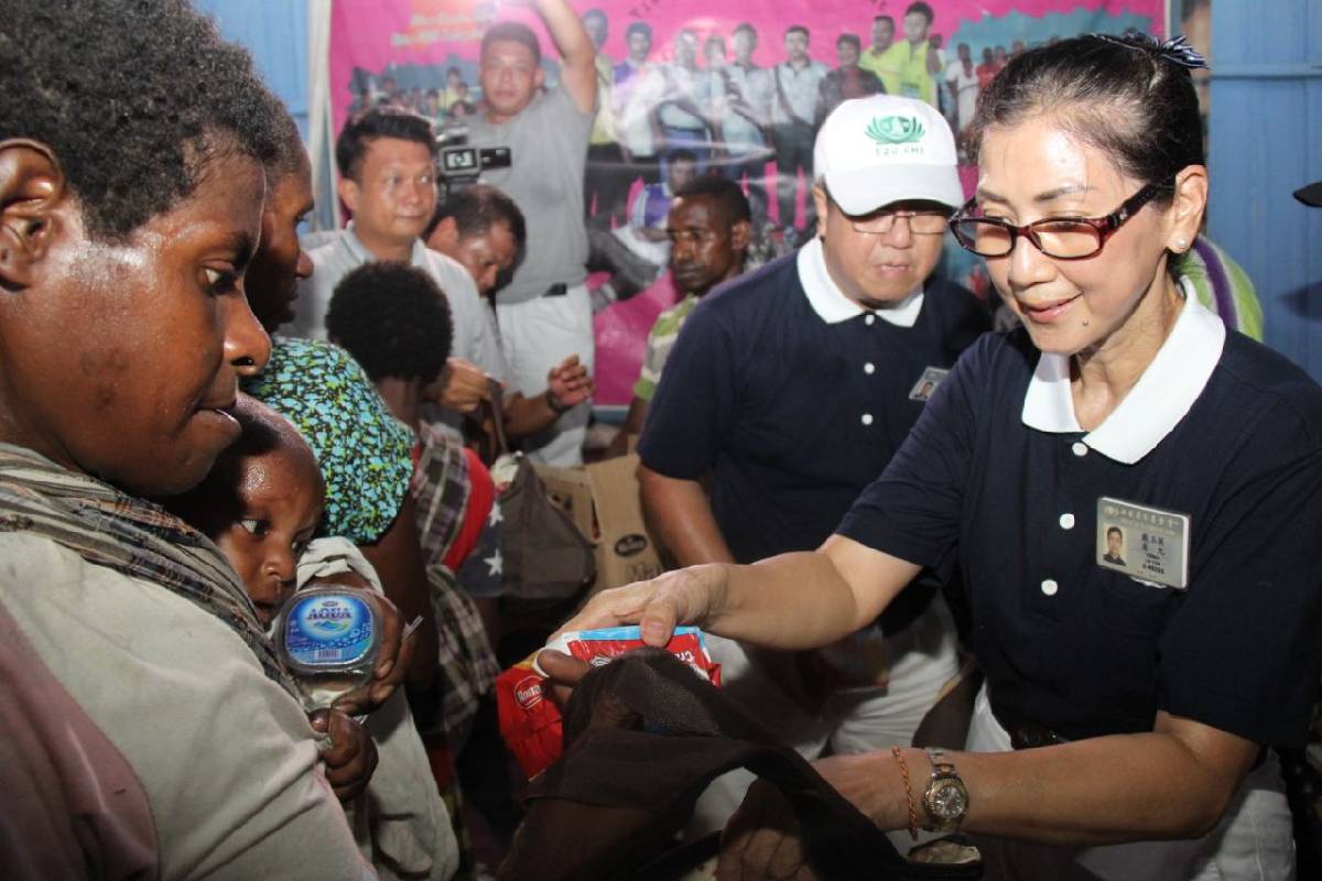 Tzu Chi Biak Salurkan Bantuan untuk Pulihkan Asmat