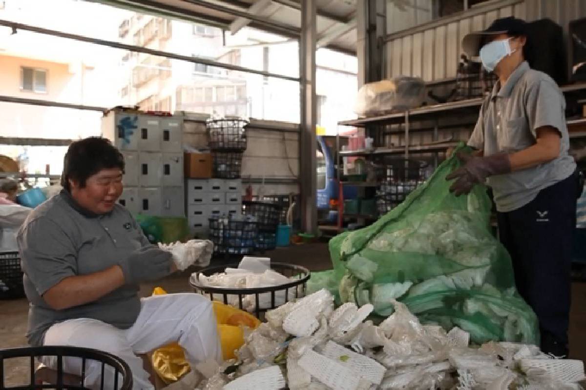 Ceramah Master Cheng Yen: Menjauhkan Diri dari Tiga Racun Batin dan Menghargai Sumber Daya